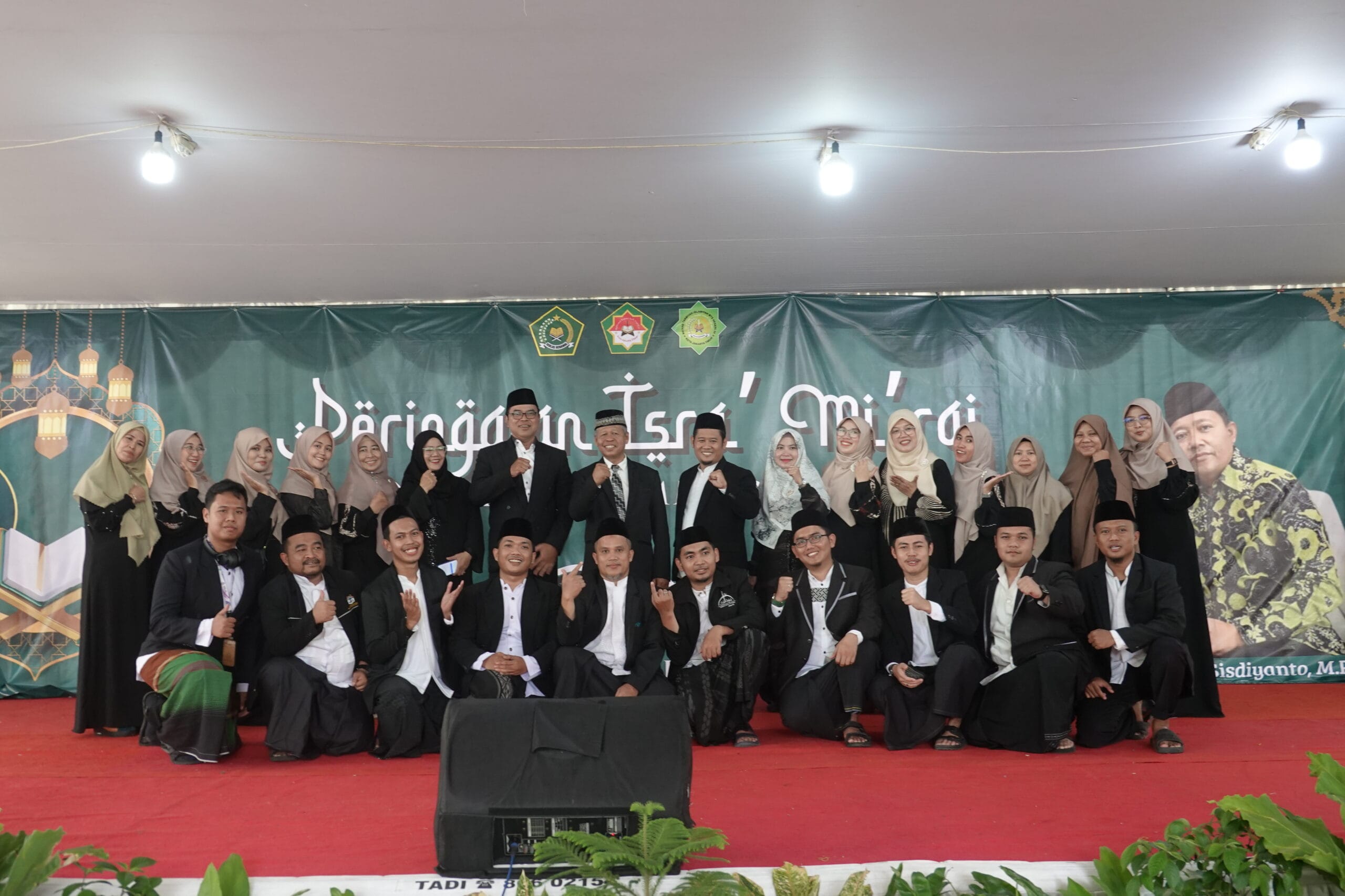 foto bersama guru, ustadz dan ustadzah MTI / MTsN 24 Jakarta 