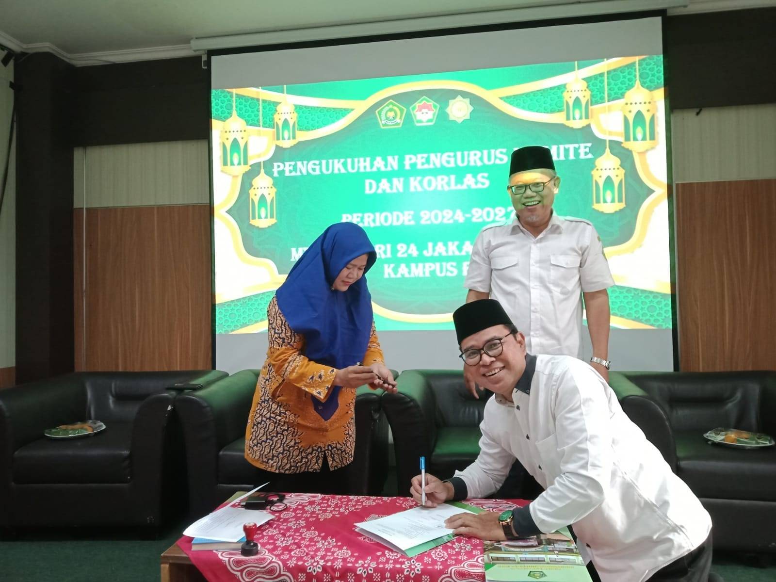 PHOTO PELANTIKAN KOMITE MTSN 24 JAKARTA TIMUR KAMPUS B