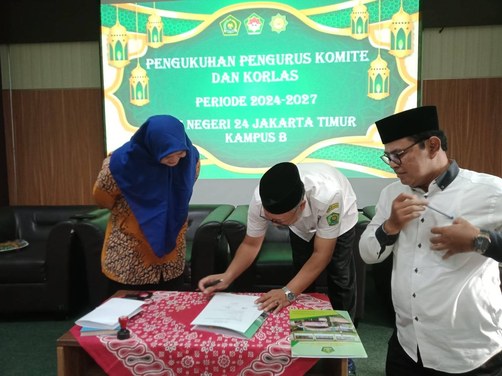 PHOTO PELANTIKAN KOMITE MTSN 24 JAKARTA TIMUR KAMPUS B