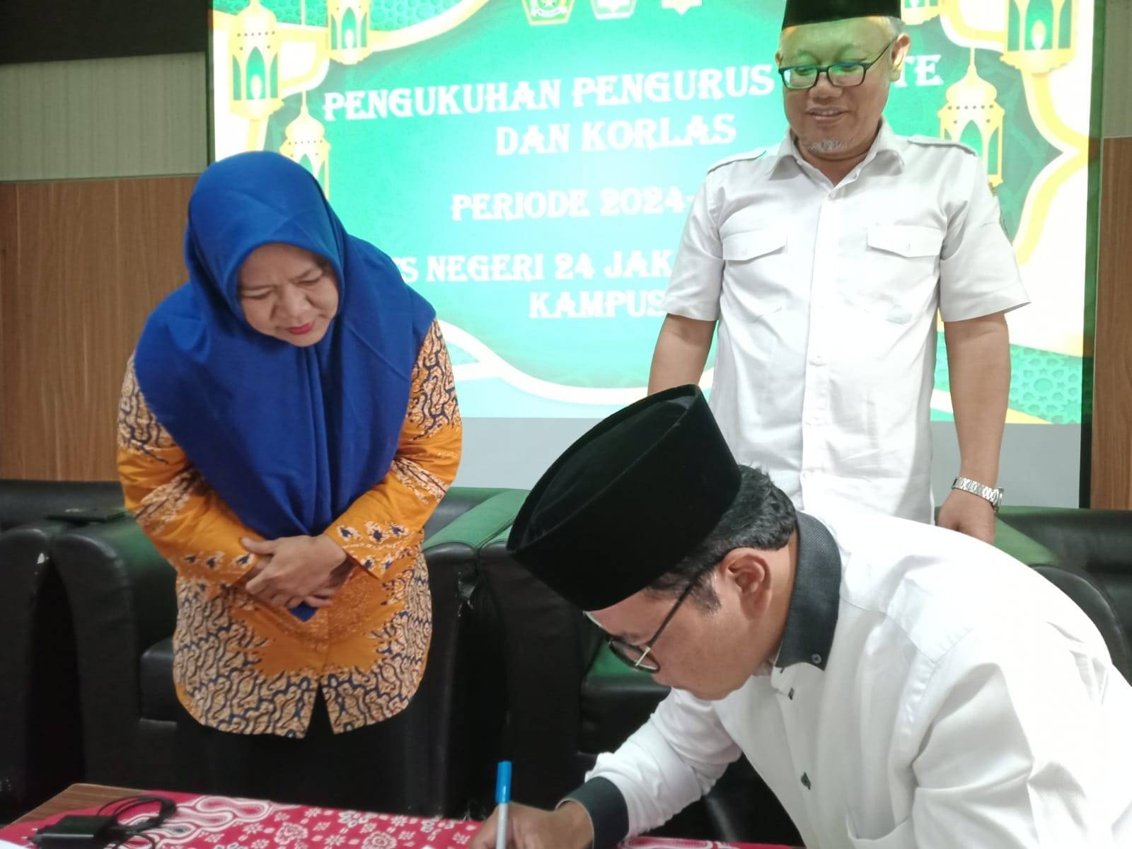 PHOTO PELANTIKAN KOMITE MTSN 24 JAKARTA TIMUR KAMPUS B