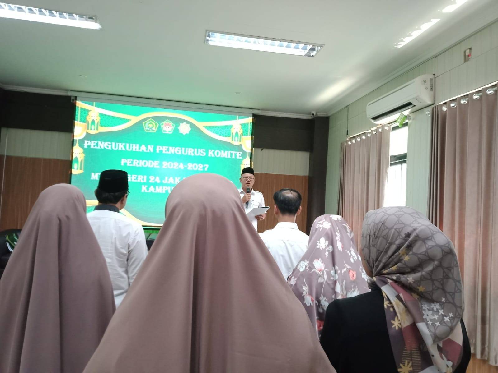 PHOTO PELANTIKAN KOMITE MTSN 24 JAKARTA TIMUR KAMPUS B