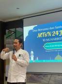 Ustd Wisso Mudin, M.pd (direktur mahad sekaligus pengisi acara santunan anak yatim )