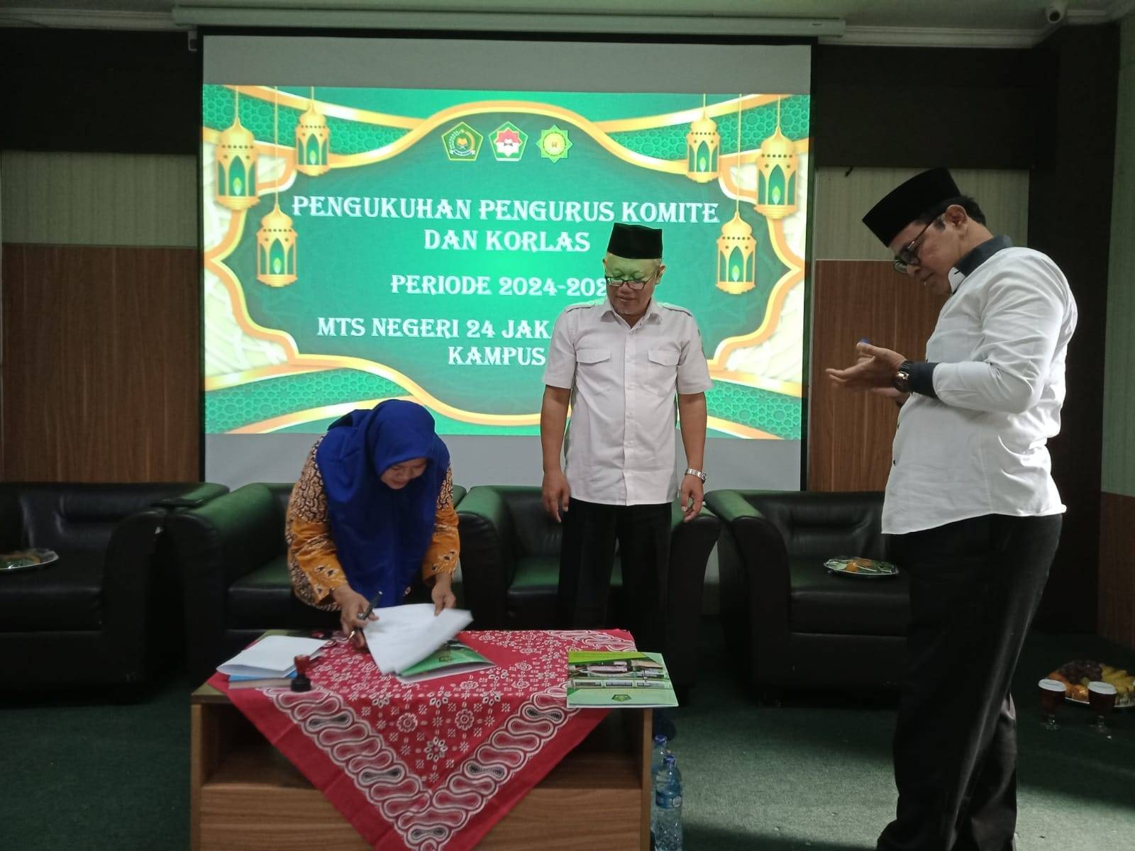 PHOTO PELANTIKAN KOMITE MTSN 24 JAKARTA TIMUR KAMPUS B
